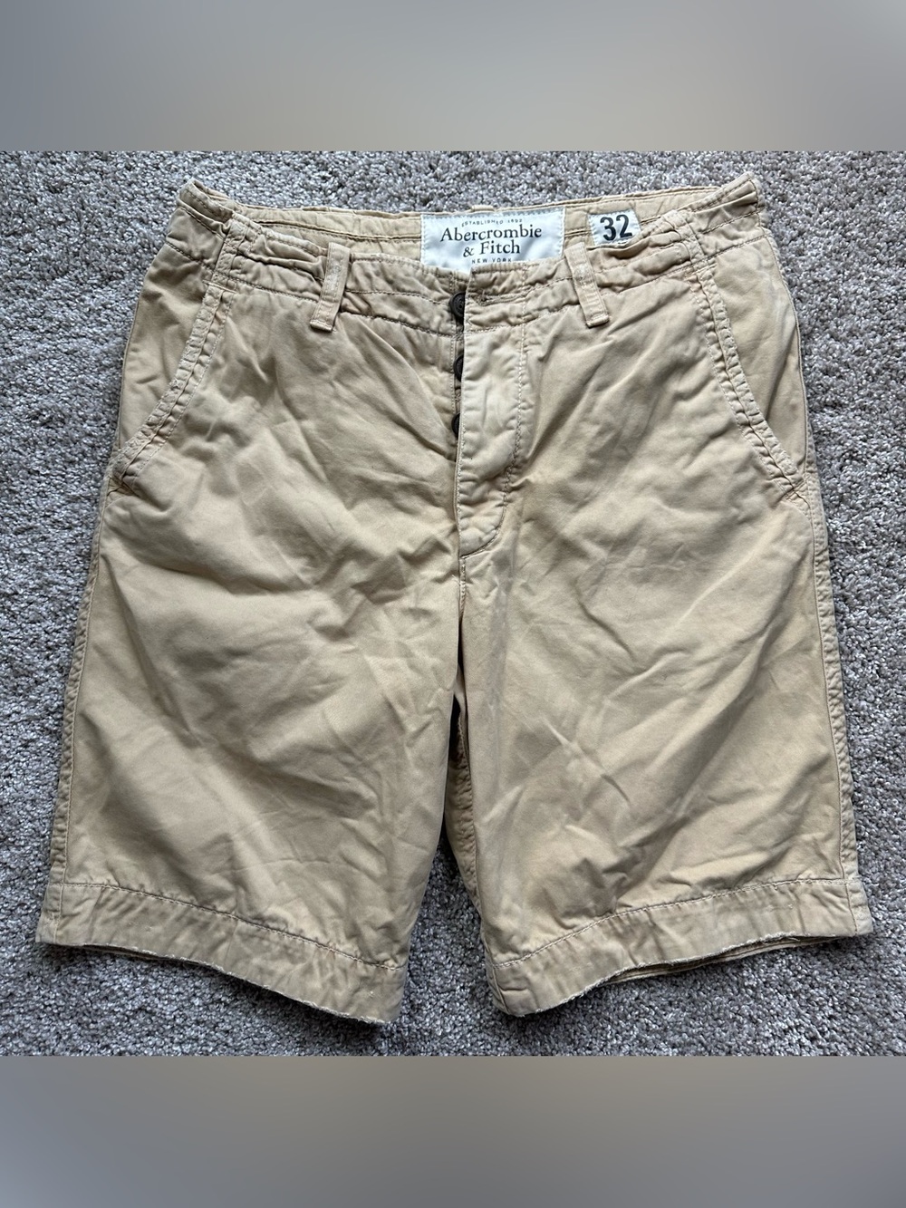 Abercrombie & Fitch Men's Khaki Flat-Front Shorts - Tan